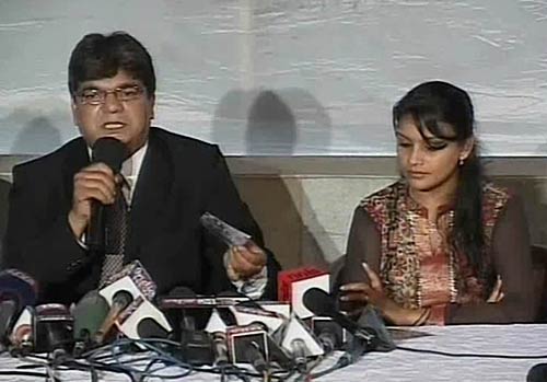 मारिया की प्रेस कांफ्रेस में जमकर हुआ हंगामा...