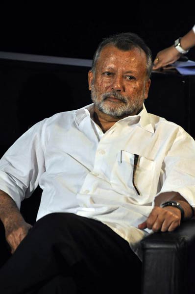 जब एक साथ जुटे 'मौसम' के कलाकार... । शाहिद की मस्‍ती