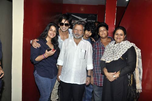 जब एक साथ जुटे 'मौसम' के कलाकार... । शाहिद की मस्‍ती