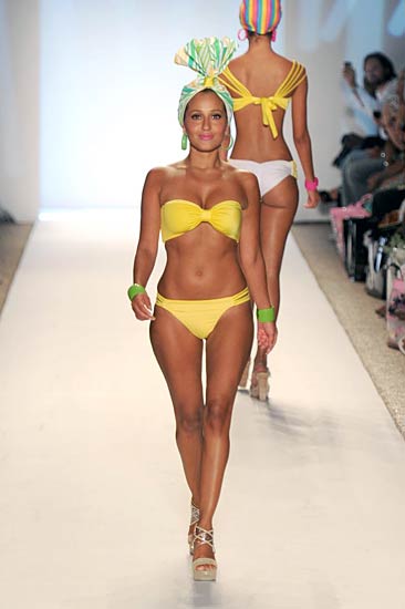 स्विमसूट परियों का तहलका । हसीनाओं का जलवा