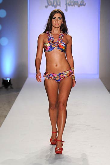 स्विमसूट परियों का तहलका । हसीनाओं का जलवा