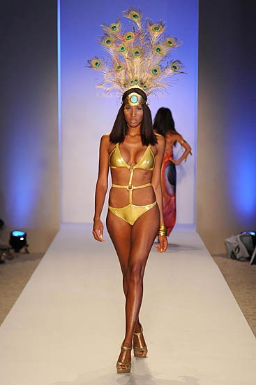 स्विमसूट परियों का तहलका । हसीनाओं का जलवा