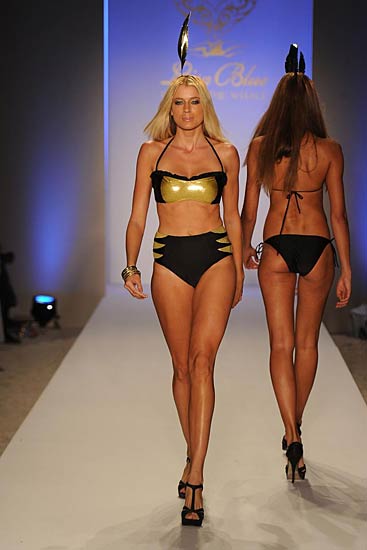 स्विमसूट परियों का तहलका । हसीनाओं का जलवा