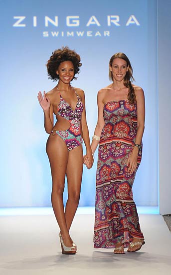 स्विमसूट परियों का तहलका । हसीनाओं का जलवा