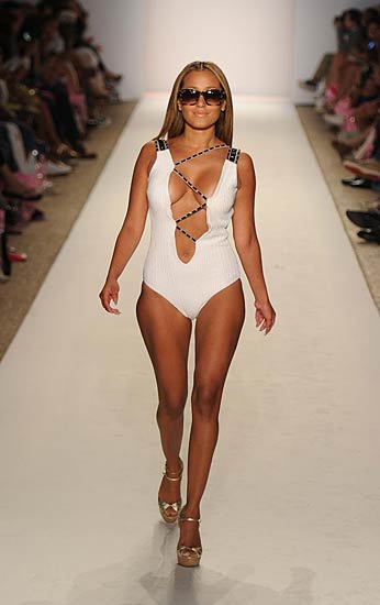 स्विमसूट परियों का तहलका । हसीनाओं का जलवा