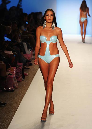 स्विमसूट परियों का तहलका । हसीनाओं का जलवा