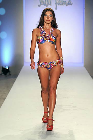 स्विमसूट परियों का तहलका । हसीनाओं का जलवा