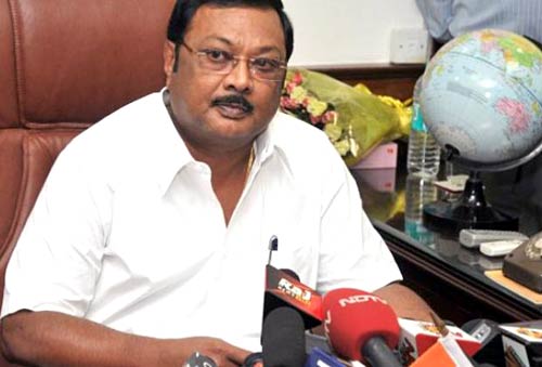 12 जुलाई 2011: तस्‍वीरों में दिनभर की खबरें