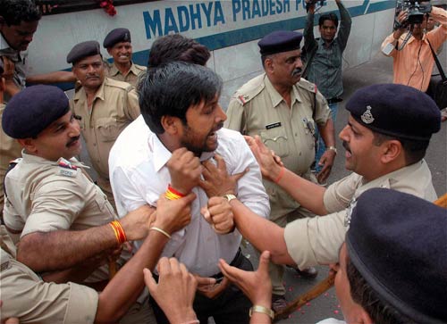 19 जुलाई 2011: तस्‍वीरों में दिनभर की बड़ी खबरें  | पढ़ें