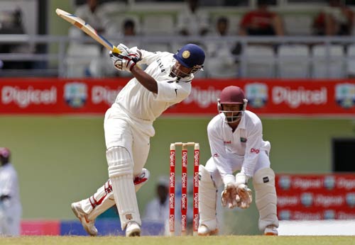 धोनी और रैना के दम पर भारत को बढ़त...