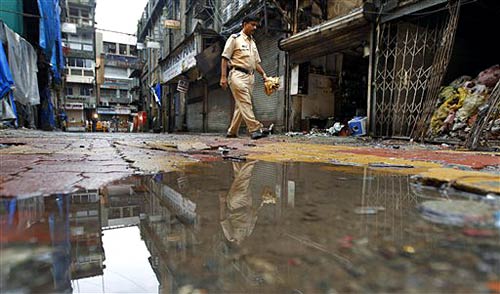 15 जुलाई 2011: तस्‍वीरों में दिनभर की खबरें