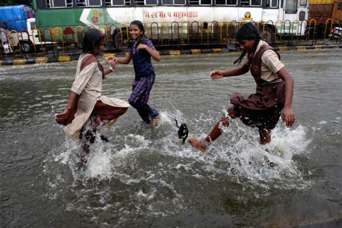 30 जुलाई 2011: तस्‍वीरों में देखें दिनभर की बड़ी खबरें | पढ़ें