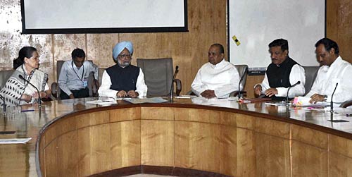 मुंबई ब्‍लास्‍ट के घायलों से मिले प्रधानमंत्री