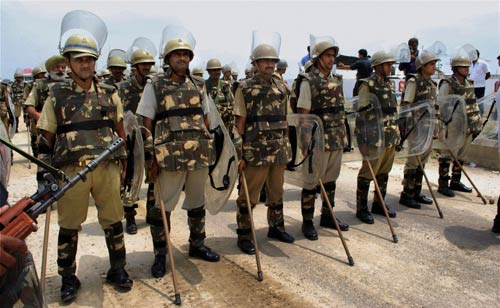 24 जुलाई 2011: तस्‍वीरों में दिनभर की बड़ी खबरें | पढ़ें