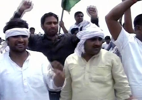 क्यों टेंशन बना है नोएडा एक्सटेंशन