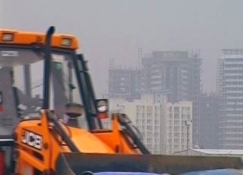 क्यों टेंशन बना है नोएडा एक्सटेंशन