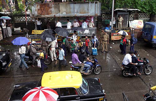 15 जुलाई 2011: तस्‍वीरों में दिनभर की खबरें