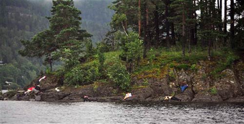 23 जुलाई 2011: तस्‍वीरों में दिनभर की बड़ी खबरें | पढ़ें