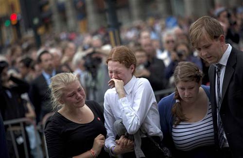 24 जुलाई 2011: तस्‍वीरों में दिनभर की बड़ी खबरें | पढ़ें