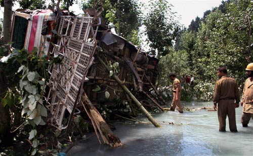 30 जुलाई 2011: तस्‍वीरों में देखें दिनभर की बड़ी खबरें | पढ़ें