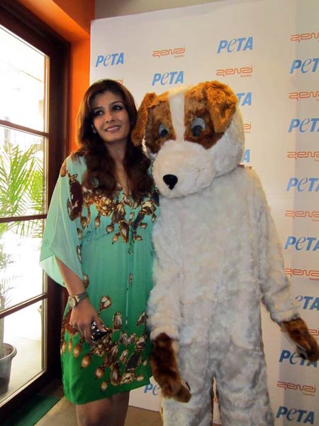 पेटा में समर्थन में बॉलीवुड की हस्तियां...। 'पेटा' में सुंदरियां