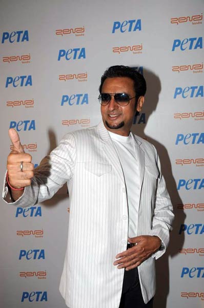 पेटा में समर्थन में बॉलीवुड की हस्तियां...। 'पेटा' में सुंदरियां