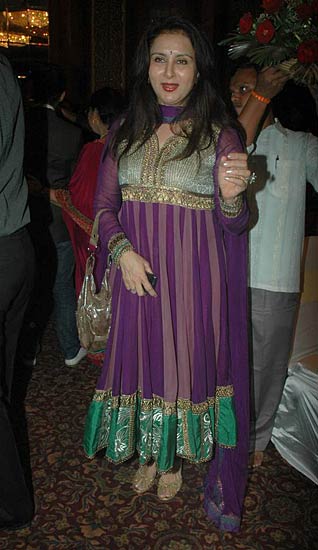 गायक सुदेश भोंसले की जन्‍मदिन पार्टी । आईफा में सितारे