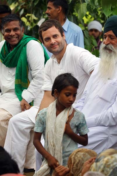 राहुल की 'पदयात्रा' की ताजा तस्‍वीरें । भट्टा में भड़की आग