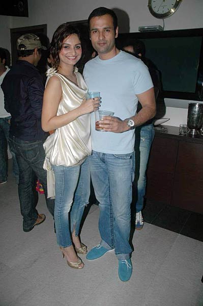 राहुल-डिम्‍पी की पार्टी में धमाल । मान्यता की पार्टी