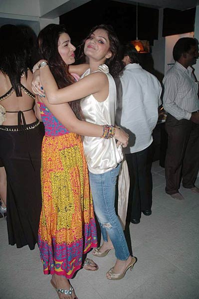 राहुल-डिम्‍पी की पार्टी में धमाल । मान्यता की पार्टी