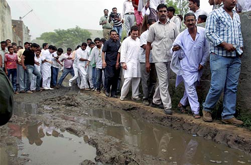 राहुल की 'पदयात्रा' की ताजा तस्‍वीरें । भट्टा में भड़की आग