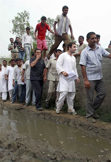 राहुल की 'पदयात्रा' की ताजा तस्‍वीरें । भट्टा में भड़की आग