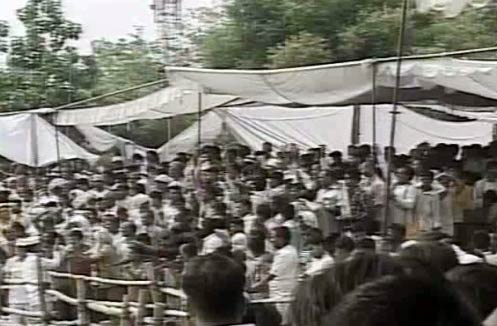 अलीगढ़ में राहुल की किसान महापंचायत...। राहुल की 'पदयात्रा'