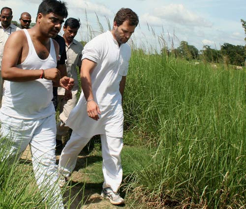 मिशन 2012: यूपी सरकार पर राहुल का हल्लाबोल
