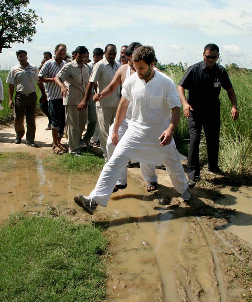 मिशन 2012: यूपी सरकार पर राहुल का हल्लाबोल