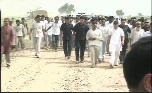 राहुल की 'पदयात्रा' की ताजा तस्‍वीरें । भट्टा में भड़की आग