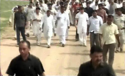 राहुल की 'पदयात्रा' की ताजा तस्‍वीरें । भट्टा में भड़की आग