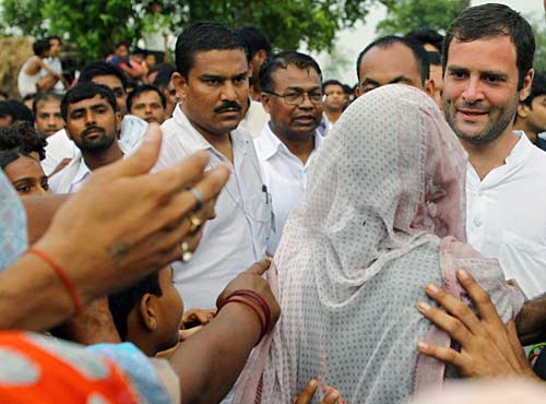 अलीगढ़ में राहुल की किसान महापंचायत...। राहुल की 'पदयात्रा'