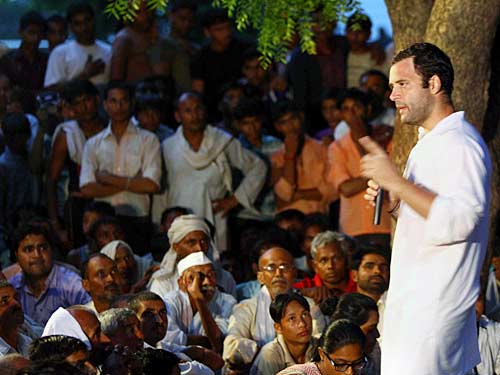 अलीगढ़ में राहुल की किसान महापंचायत...। राहुल की 'पदयात्रा'