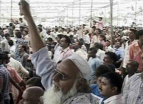 अलीगढ़ में राहुल की किसान महापंचायत...। राहुल की 'पदयात्रा'