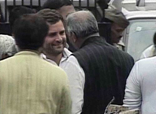 अलीगढ़ में राहुल की किसान महापंचायत...। राहुल की 'पदयात्रा'