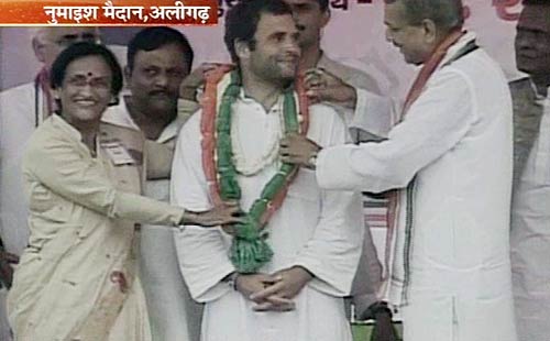 अलीगढ़ में राहुल की किसान महापंचायत...। राहुल की 'पदयात्रा'