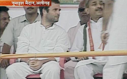 अलीगढ़ में राहुल की किसान महापंचायत...। राहुल की 'पदयात्रा'