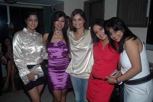 राहुल-डिम्‍पी की पार्टी में धमाल । मान्यता की पार्टी