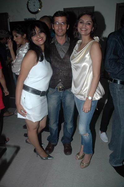 राहुल-डिम्‍पी की पार्टी में धमाल । मान्यता की पार्टी