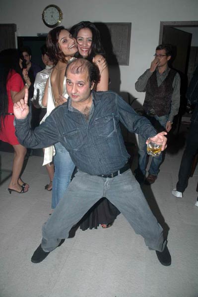 राहुल-डिम्‍पी की पार्टी में धमाल । मान्यता की पार्टी