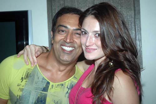 राहुल-डिम्‍पी की पार्टी में धमाल । मान्यता की पार्टी