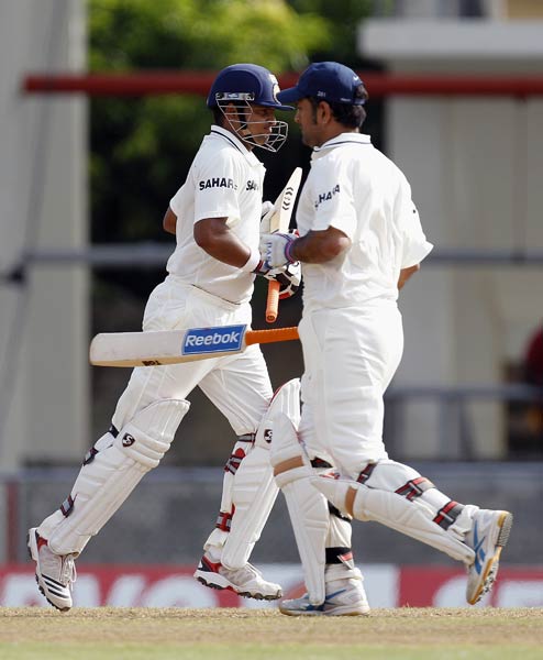 धोनी और रैना के दम पर भारत को बढ़त...