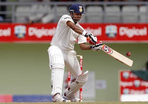 धोनी और रैना के दम पर भारत को बढ़त...