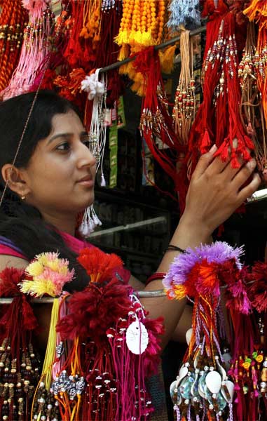 31 जुलाई 2011: तस्‍वीरों में देखें दिनभर की बड़ी खबरें  | पढ़ें